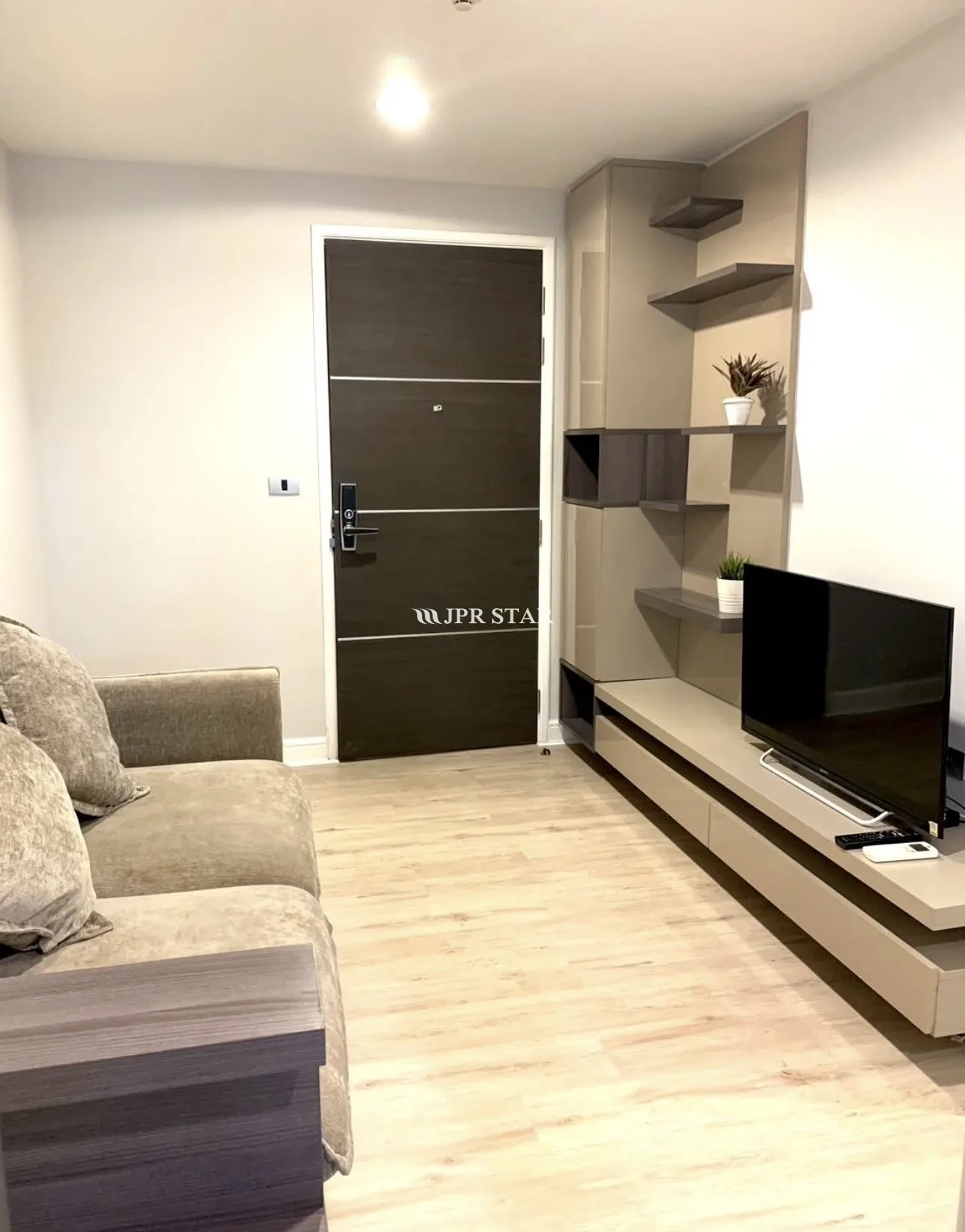 FOR RENT: THE CREST SUKHUMVIT 49 - 2